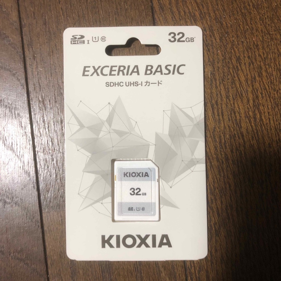 東芝(トウシバ)のKIOXIA SDHCカード EXCERIA BASIC 32GB UHS-I  スマホ/家電/カメラのカメラ(その他)の商品写真