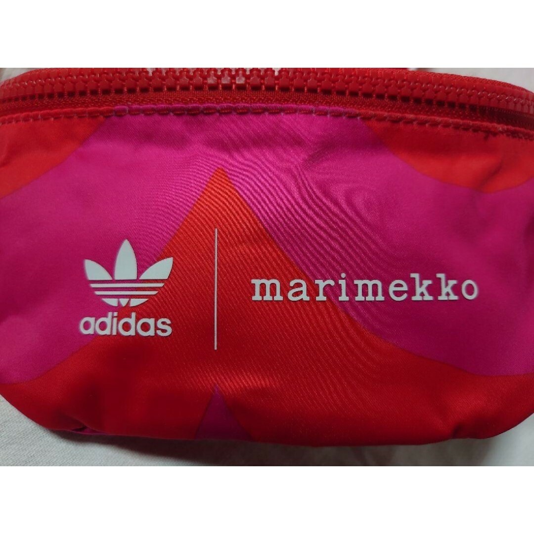 adidas(アディダス)の★使用少ない美品！★adidas×marimekkoウエストバッグファニーパック メンズのバッグ(ボディーバッグ)の商品写真