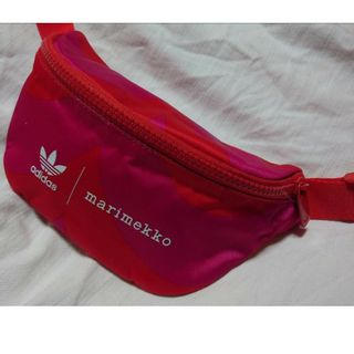 ★使用少ない美品！★adidas×marimekkoウエストバッグファニーパック