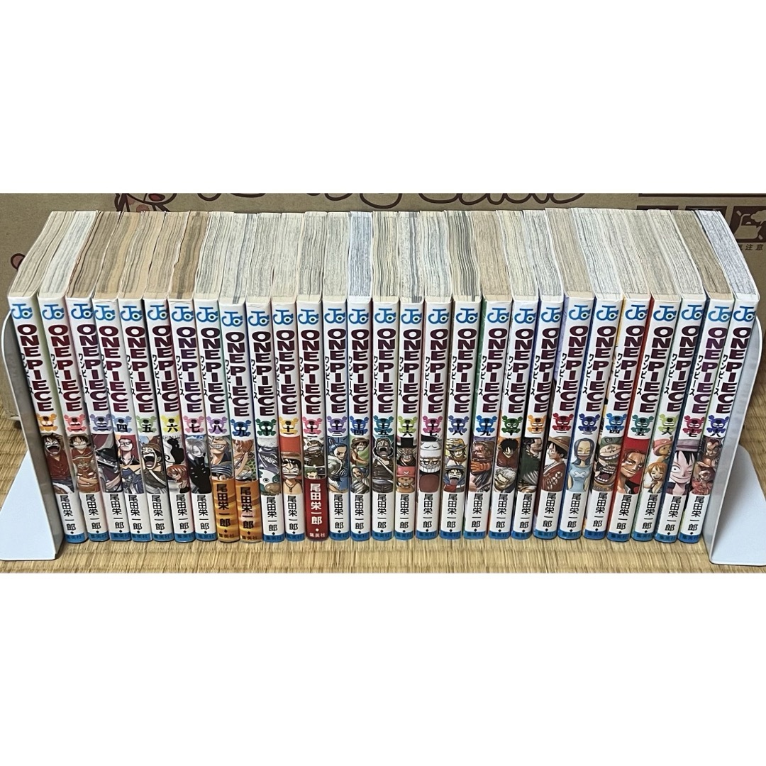 【13.14日限定セール！】ONE PIECE 全107巻＋関連本6冊 エンタメ/ホビーの漫画(全巻セット)の商品写真