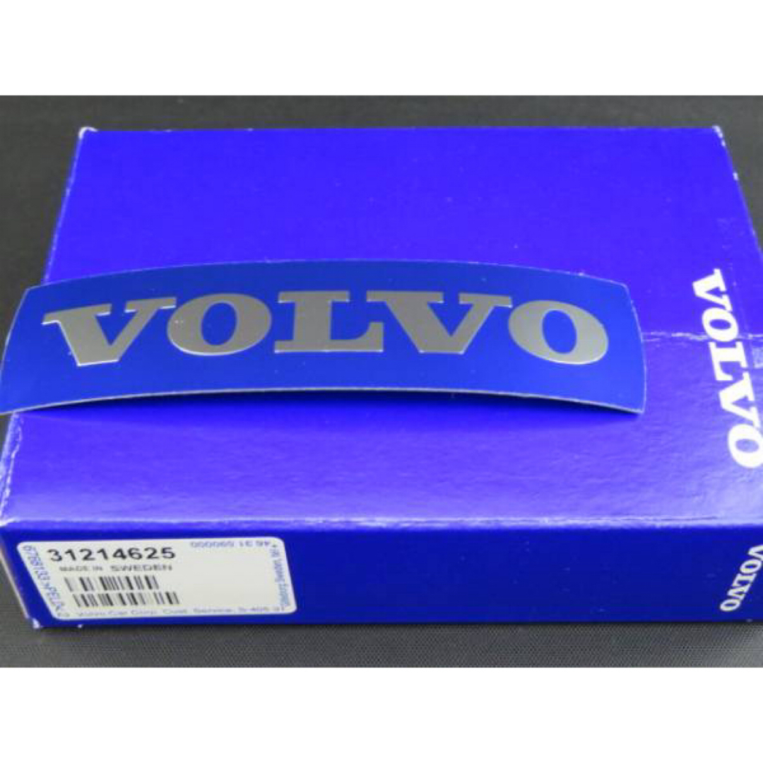 Volvo(ボルボ)のボルボ純正フロントグリル エンブレム ロゴ補修パーツ 新品 自動車/バイクの自動車(車種別パーツ)の商品写真