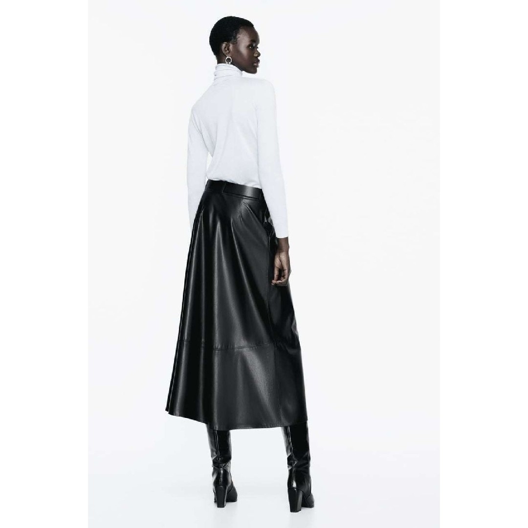 ZARA(ザラ)のZARA　フェイクレザー レイヤー ミディスカート　Mサイズ　ブラック レディースのスカート(ロングスカート)の商品写真