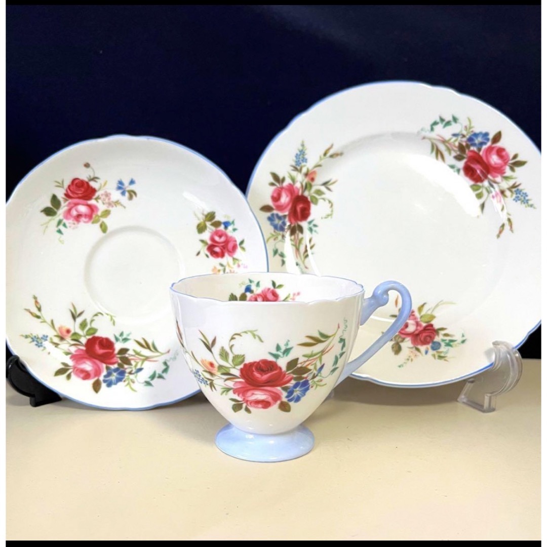 WEDGWOOD(ウェッジウッド)のシェリー　ピンクの薔薇　水色とローズブーケ  トリオ　① インテリア/住まい/日用品のキッチン/食器(食器)の商品写真