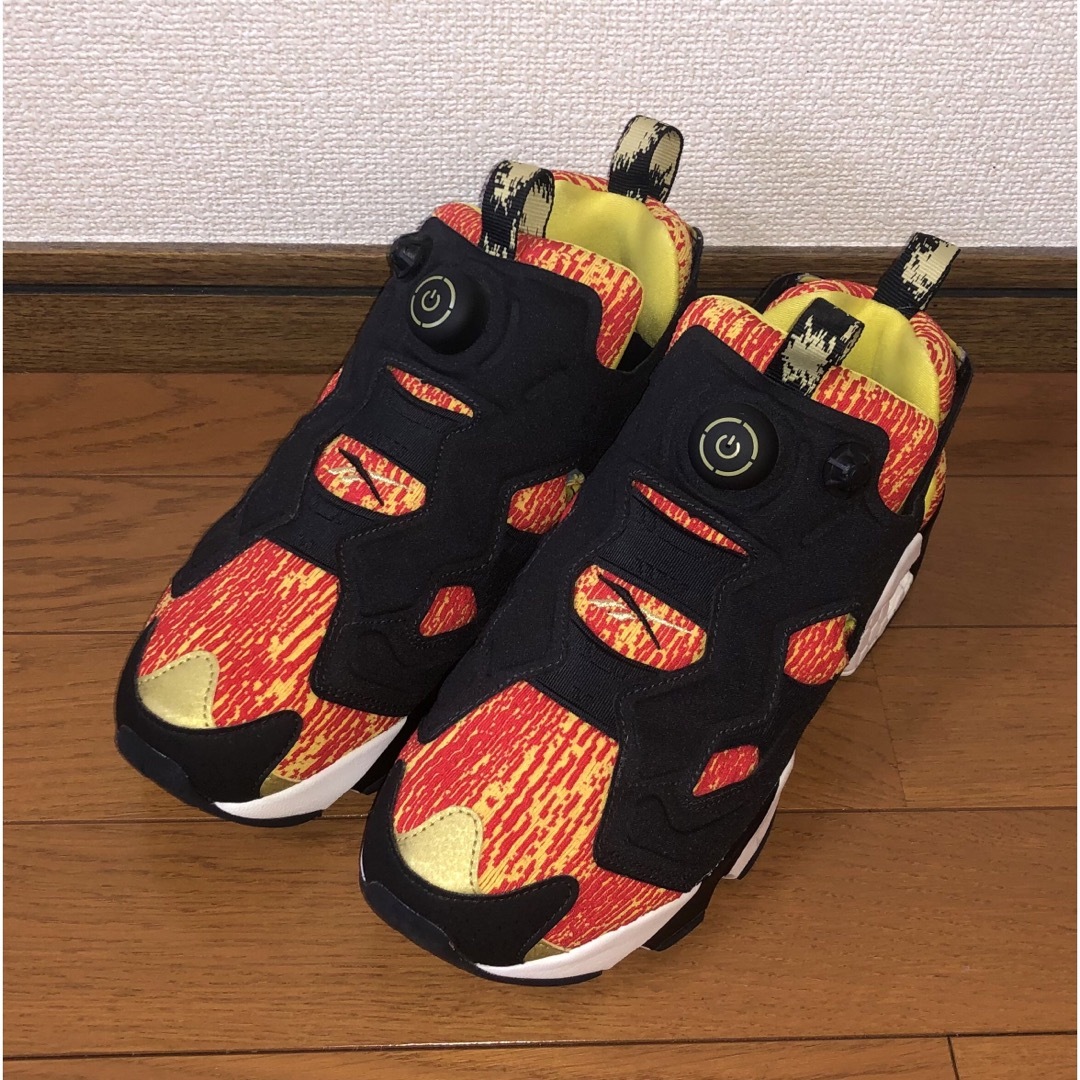 Reebok(リーボック)の24.5cm 良品 REEBOK INSTA PUMP FURY 黒 黄 og レディースの靴/シューズ(スニーカー)の商品写真