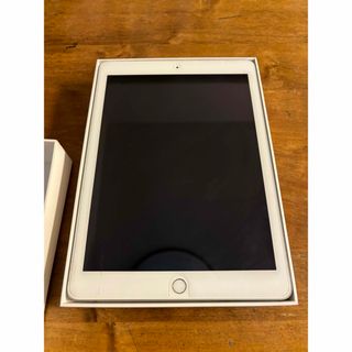 アイパッド(iPad)のiPad 第５世代　32GB WiFi モデル　シルバー(タブレット)