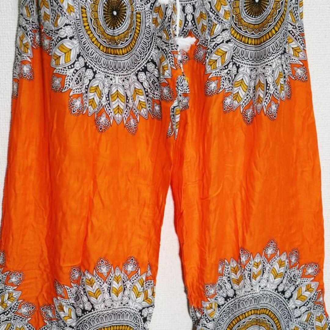 【新品】レーヨンタイパンツ　上下にマンダラ柄　鮮やかなオレンジベース メンズのパンツ(サルエルパンツ)の商品写真