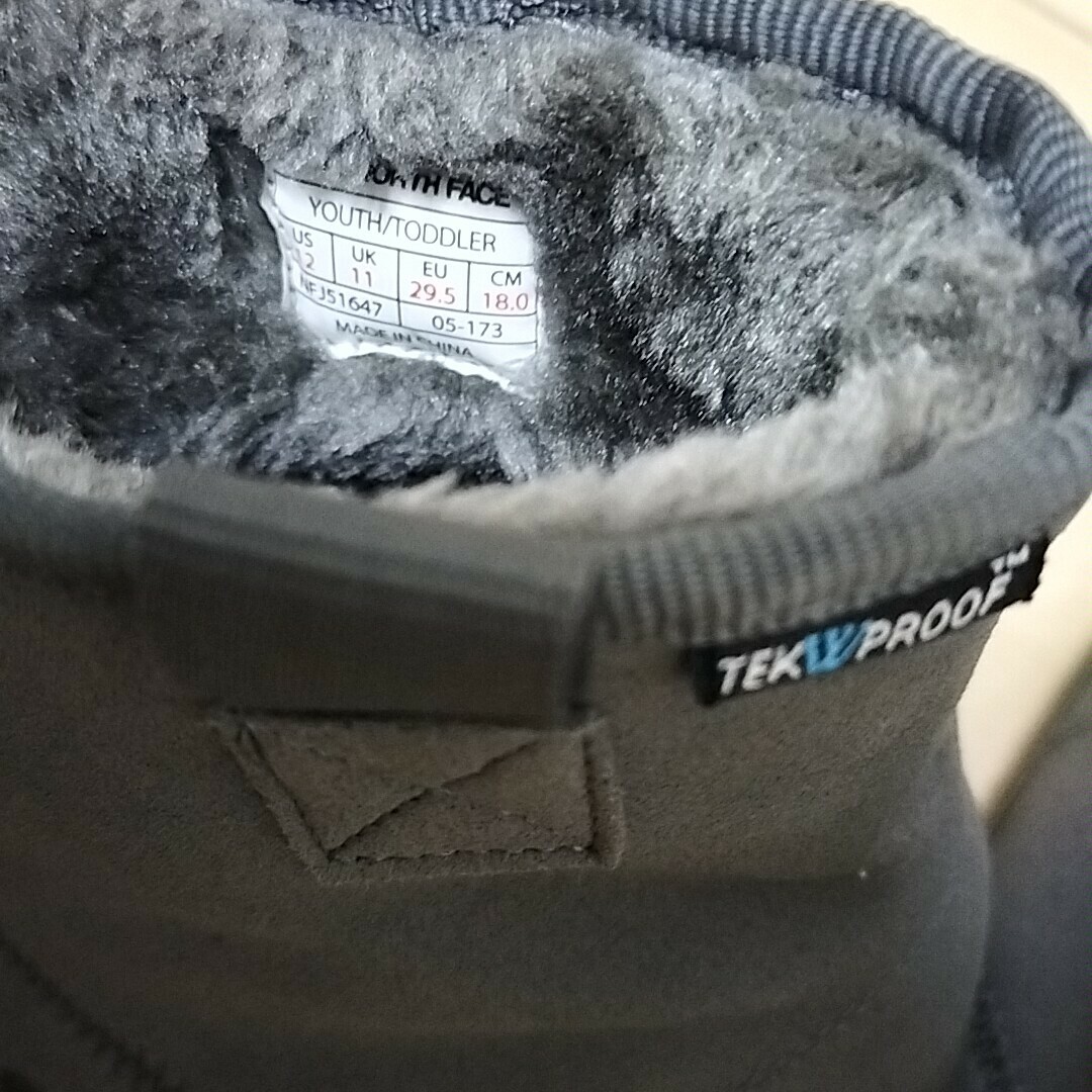 THE NORTH FACE(ザノースフェイス)のノースフェイス　ブーツ　18センチ　グレー キッズ/ベビー/マタニティのキッズ靴/シューズ(15cm~)(ブーツ)の商品写真