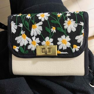 ハンドメイド　折財布　刺繍(財布)