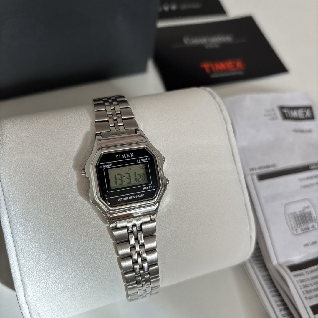 TIMEX(タイメックス)のTimex (タイメックス) デジタルミニ 27mm シルバートーン 腕時計 レディースのファッション小物(腕時計)の商品写真