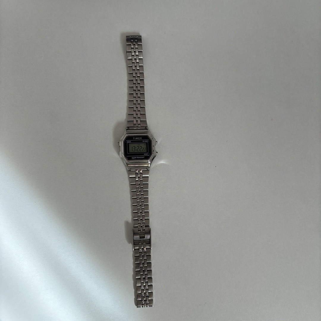 TIMEX(タイメックス)のTimex (タイメックス) デジタルミニ 27mm シルバートーン 腕時計 レディースのファッション小物(腕時計)の商品写真