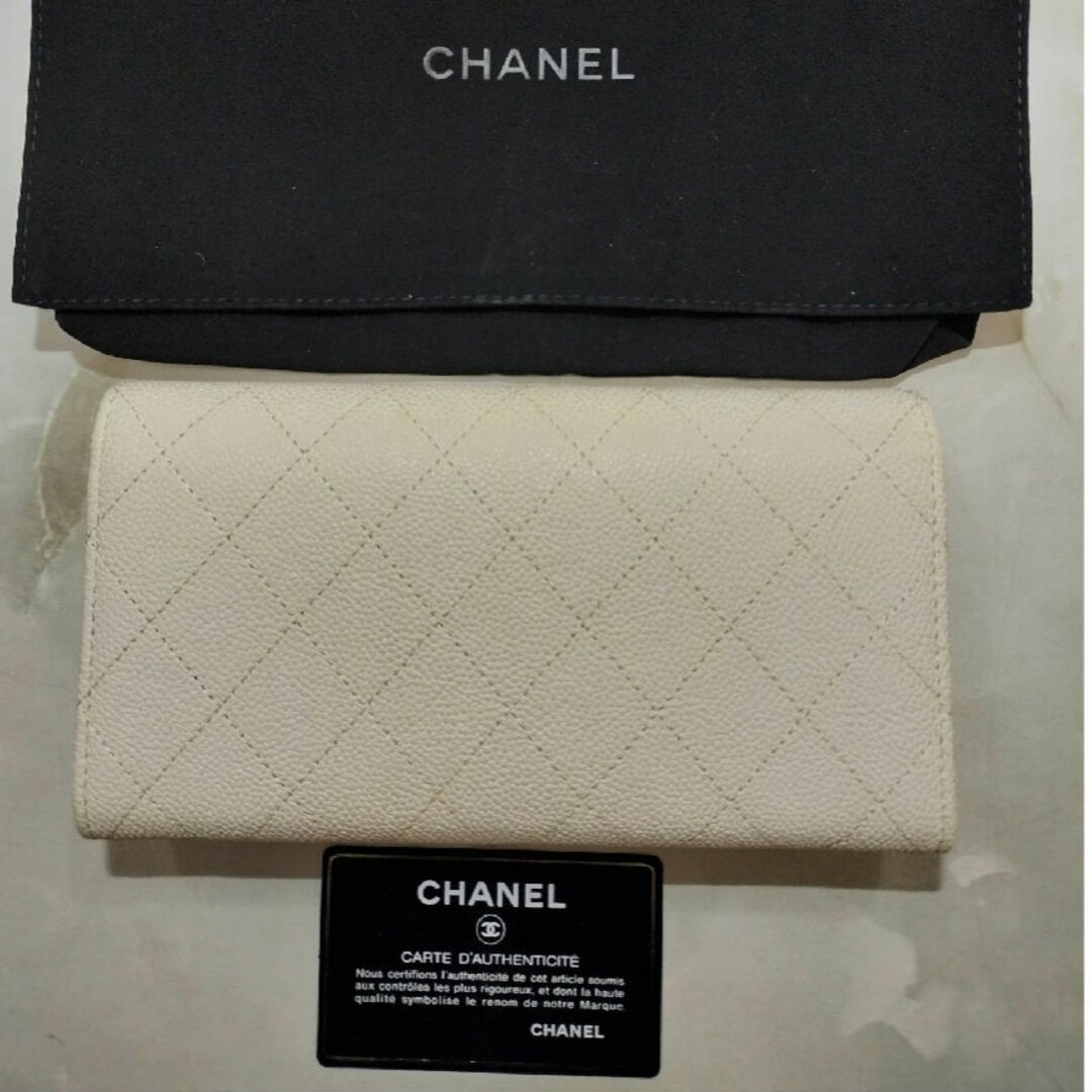 CHANEL(シャネル)のシャネル　キャリアスキン　フラップウォレット　長財布　ホワイト　極美品 レディースのファッション小物(財布)の商品写真