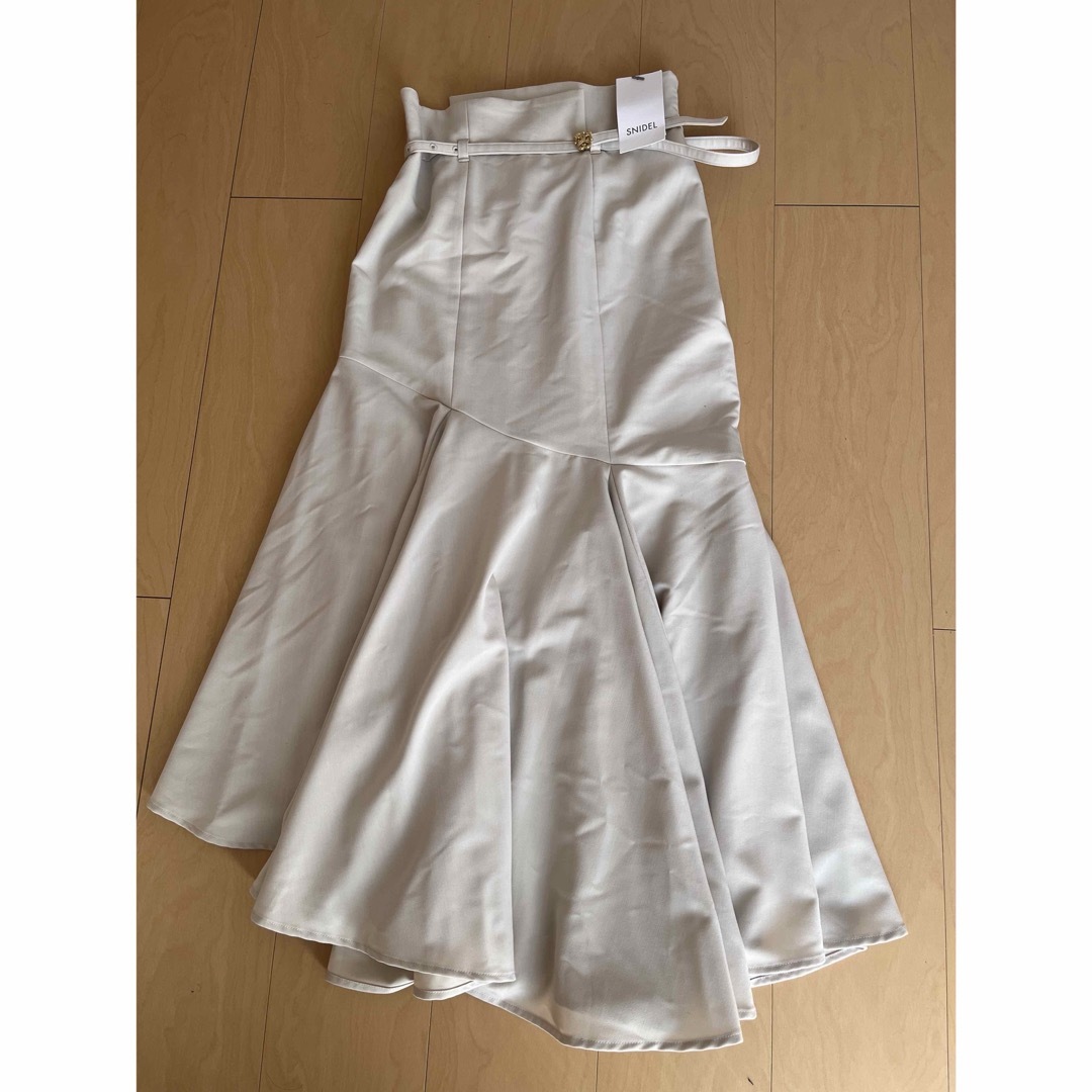 SNIDEL(スナイデル)のSNIDEL ベルテッドヘムフレアスカート レディースのスカート(ロングスカート)の商品写真