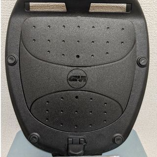 ジビ(ジビ)の[新品未使用]GIVIモノロックケース用ベースプレートMP60N(装備/装具)