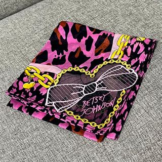 ベッツィジョンソン(BETSEY JOHNSON)の【新品未使用】BETSEY JOHNSON 大判ハンカチ(ハンカチ)