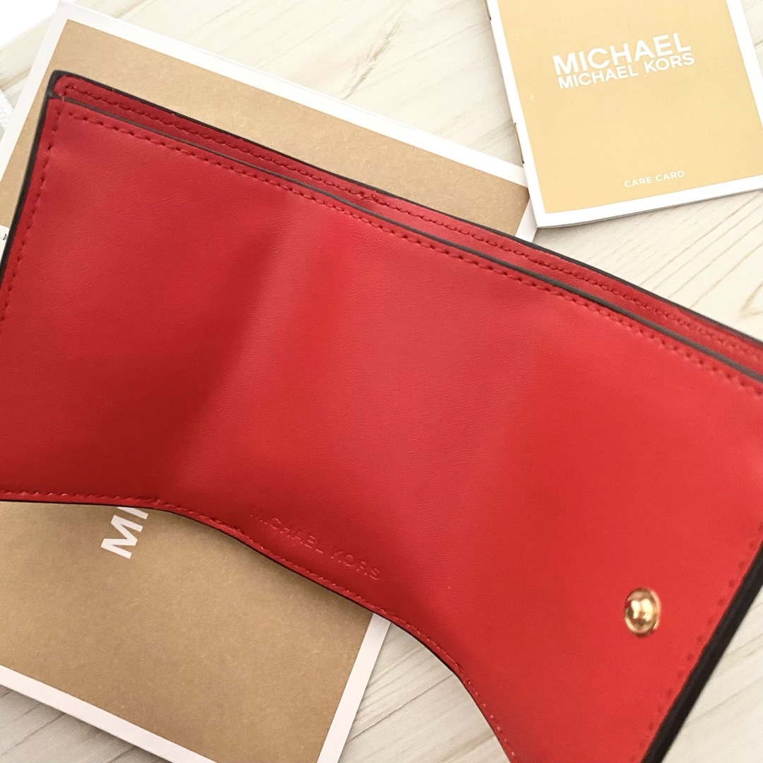 Michael Kors(マイケルコース)の★新品 MICHAEL KORS  財布  折り財布 レッド 三つ折り財布 レディースのファッション小物(財布)の商品写真