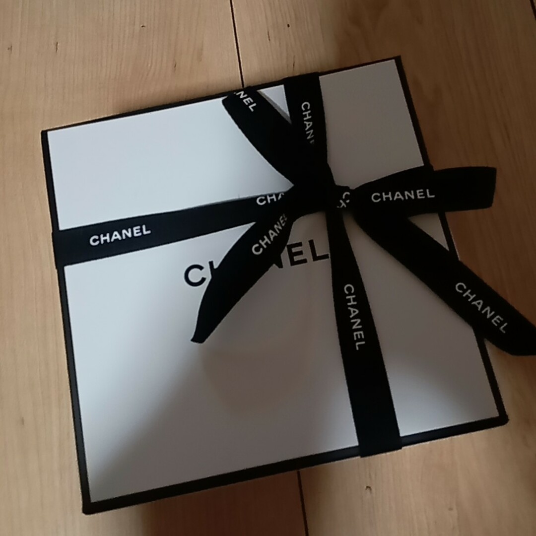 CHANEL(シャネル)のシャネル アリュール オードトワレ 100ml 香水  CHANEL　新品 コスメ/美容の香水(香水(女性用))の商品写真