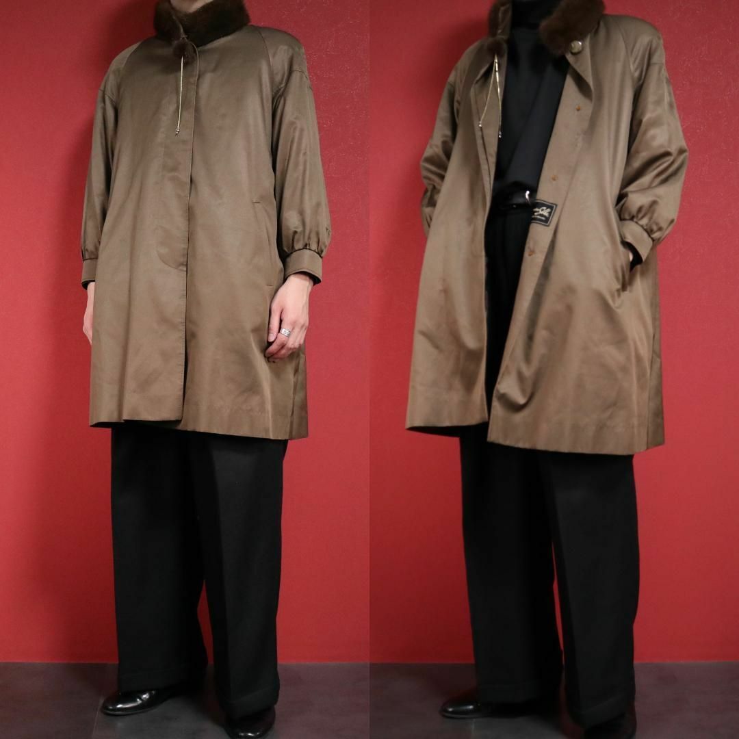 Kanebo(カネボウ)の【最高級】Kanebo Silk シルク100% 金アクセデザイン ロングコート レディースのジャケット/アウター(ロングコート)の商品写真