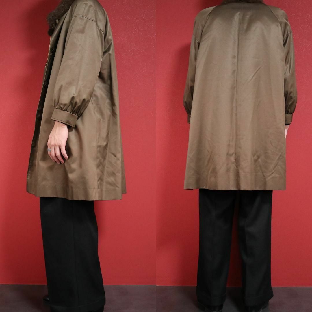 Kanebo(カネボウ)の【最高級】Kanebo Silk シルク100% 金アクセデザイン ロングコート レディースのジャケット/アウター(ロングコート)の商品写真