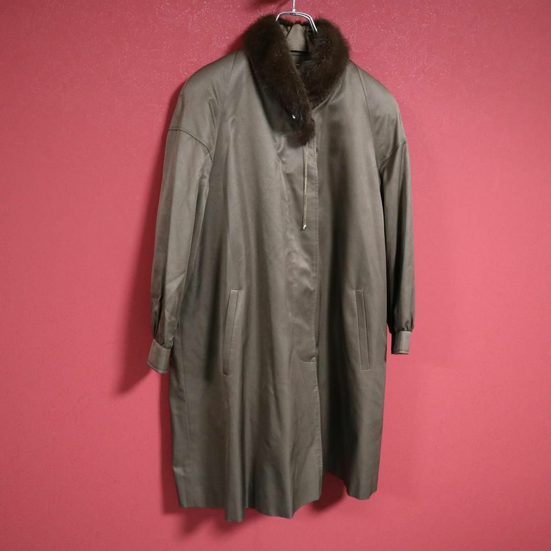 Kanebo(カネボウ)の【最高級】Kanebo Silk シルク100% 金アクセデザイン ロングコート レディースのジャケット/アウター(ロングコート)の商品写真