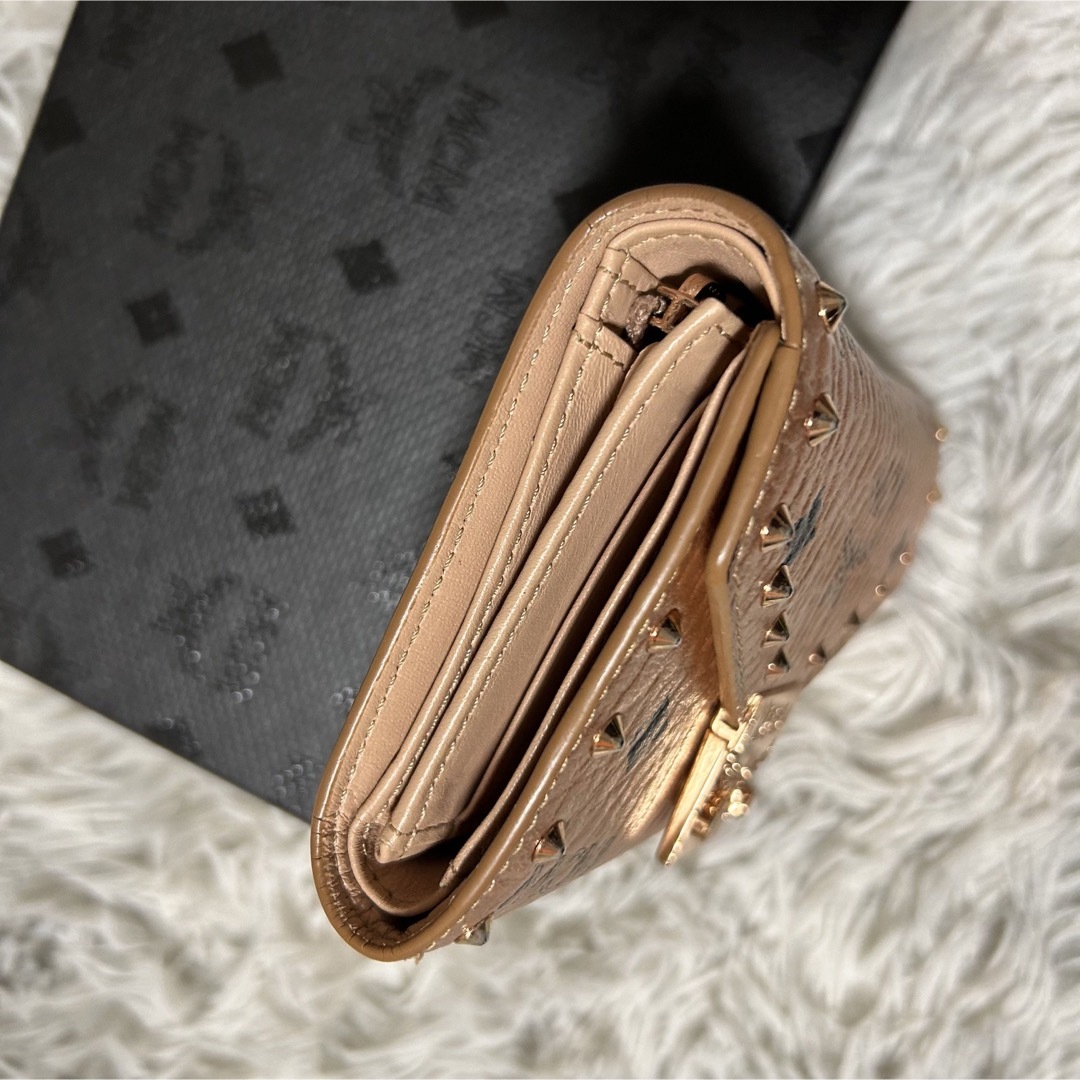 MCM(エムシーエム)のMCM 財布　三つ折り　ミニウォレット　シャンパンゴールド　パトリシア レディースのファッション小物(財布)の商品写真