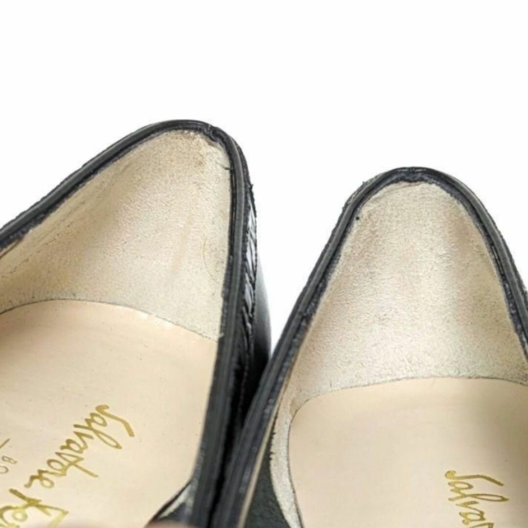 Salvatore Ferragamo(サルヴァトーレフェラガモ)の新品そっくりさん⭐フェラガモFerragamo　ミニヴァラ　6C　ブラック レディースの靴/シューズ(ハイヒール/パンプス)の商品写真