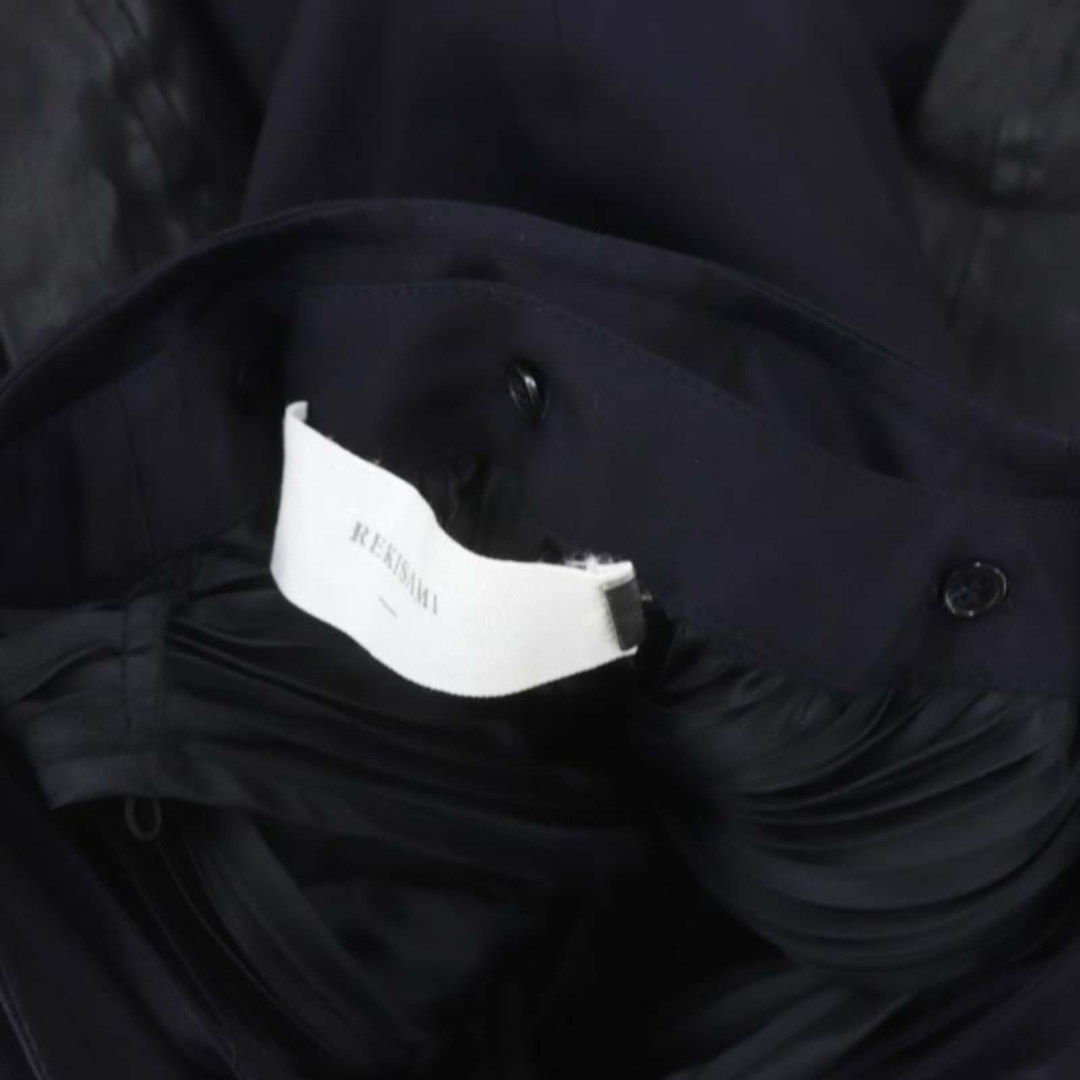 レキサミ 袖レザー プリーツ スプリングコート ロング 切替 2 紺 黒 レディースのジャケット/アウター(スプリングコート)の商品写真
