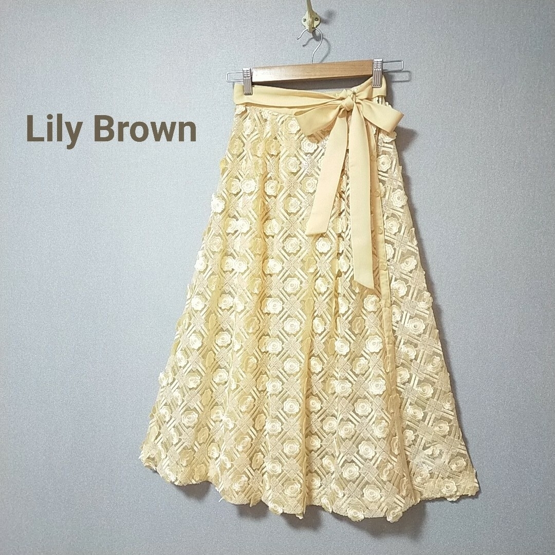 Lily Brown(リリーブラウン)の極美品　リリーブラウン　スパンコール刺繍ロングスカート　リボン　大人可愛い レディースのスカート(ロングスカート)の商品写真