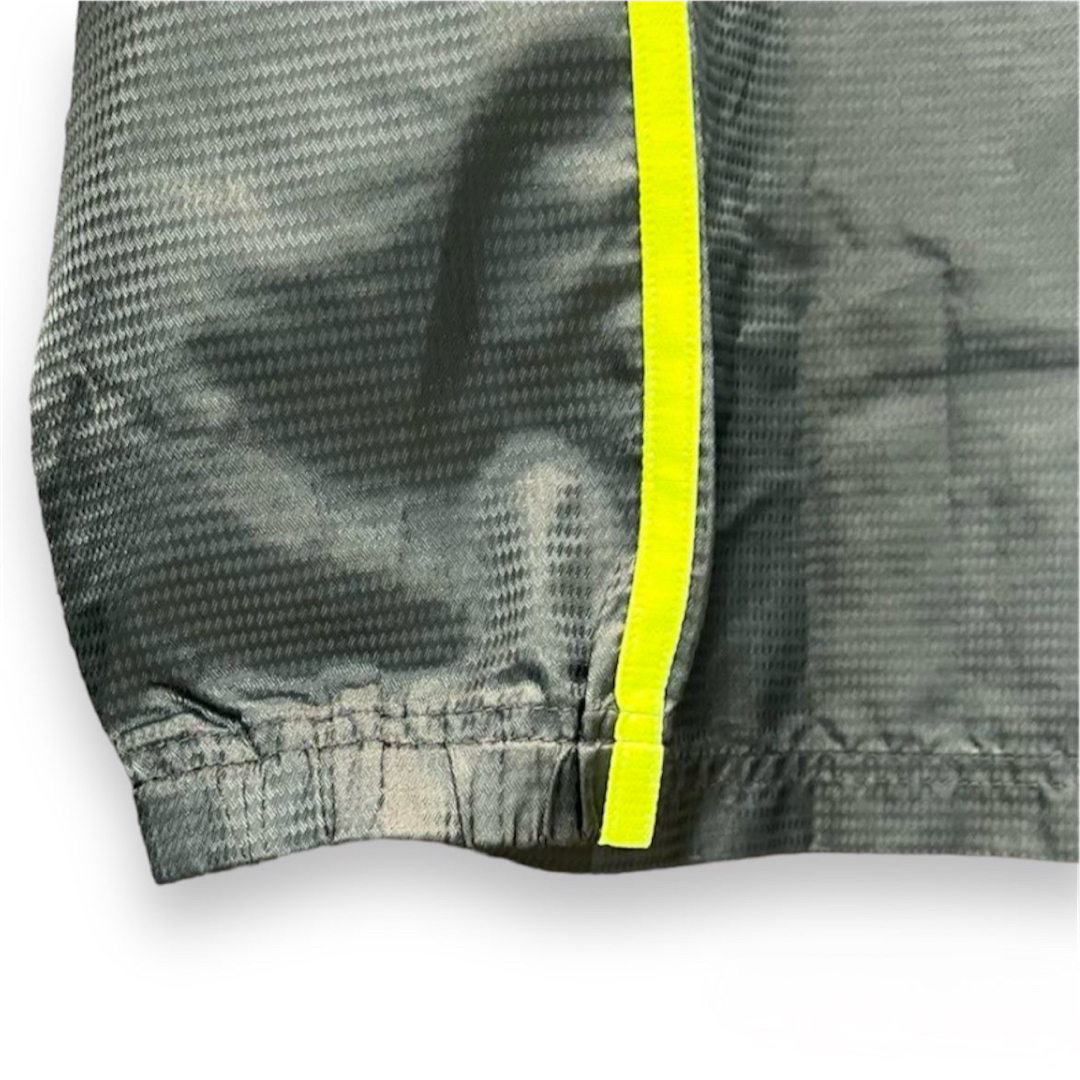 NIKE(ナイキ)のNIKE ナイロンプルオーバー サイズM 即日発送 メンズのジャケット/アウター(ナイロンジャケット)の商品写真