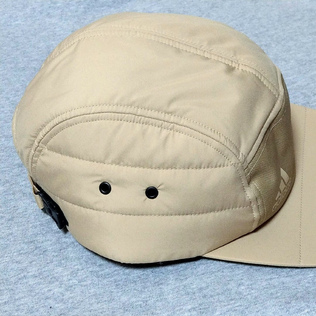 adidas(アディダス)のアディダス　防風キャップ　ベージュ　ランニング　ゴルフ　モコモコ　帽子 メンズの帽子(キャップ)の商品写真