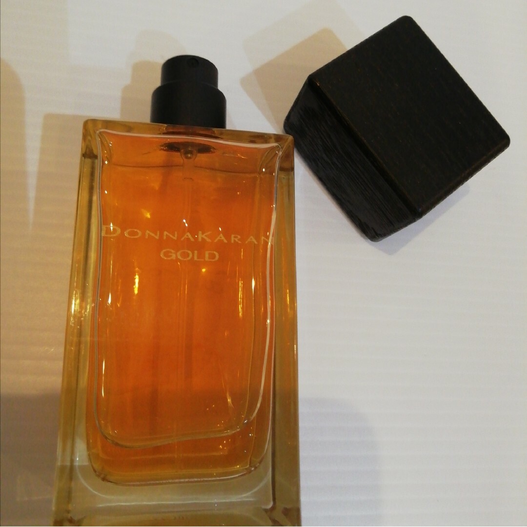 Donna Karan(ダナキャラン)のDonna Karan ダナ・キャラン ゴールド オードトワレ 50ml コスメ/美容の香水(香水(女性用))の商品写真