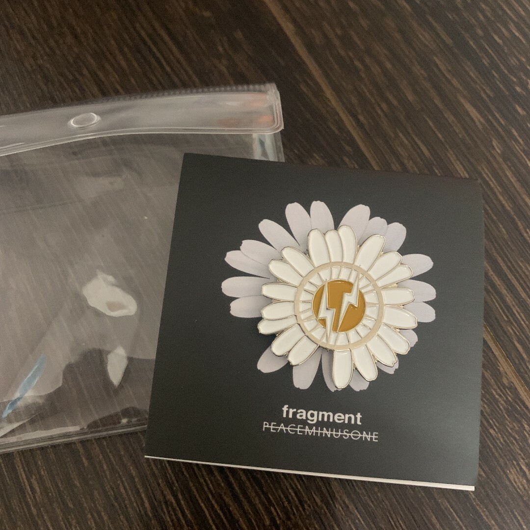 FRAGMENT(フラグメント)のFragment フラグメント　ピンバッジ メンズのファッション小物(その他)の商品写真