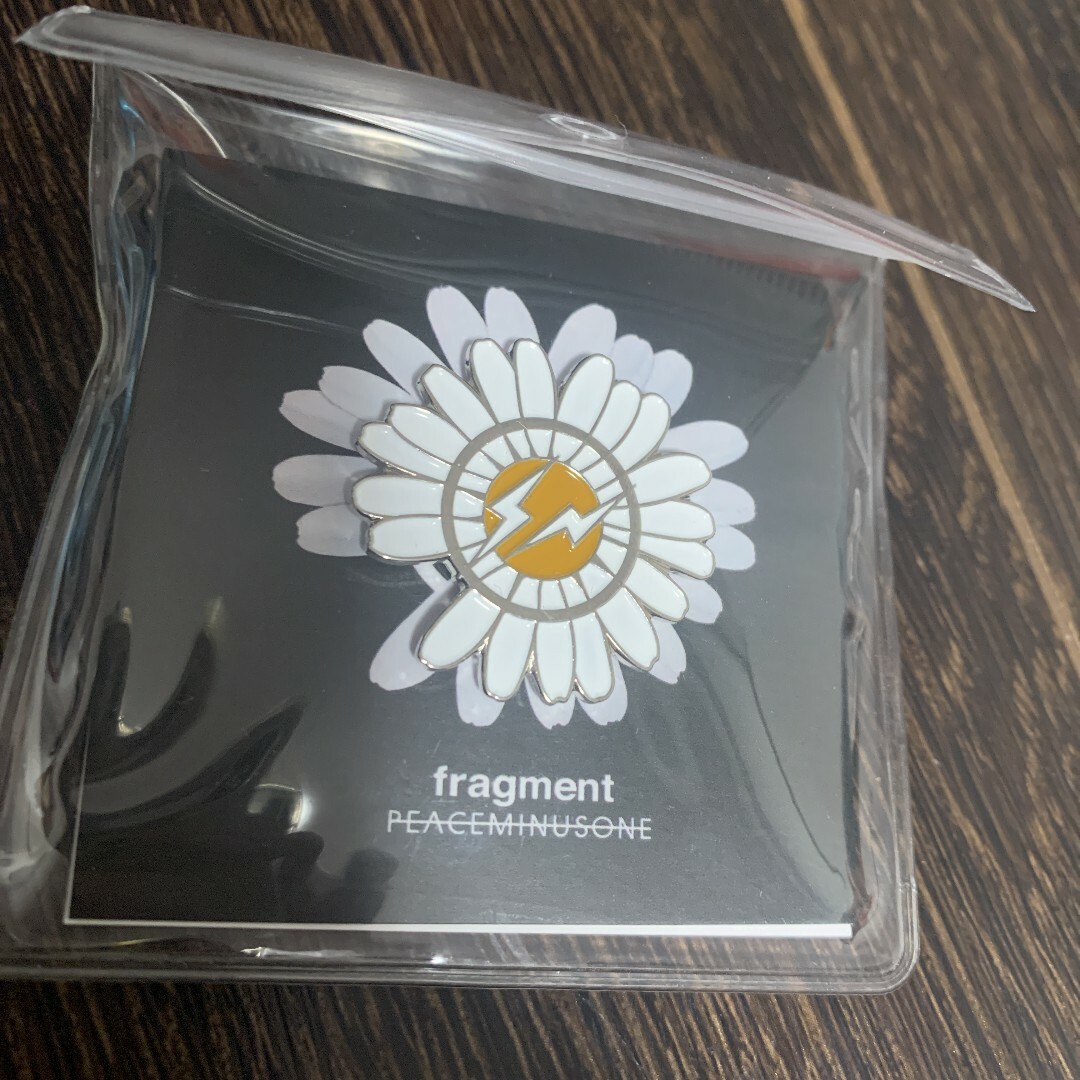 FRAGMENT(フラグメント)のFragment フラグメント　ピンバッジ メンズのファッション小物(その他)の商品写真