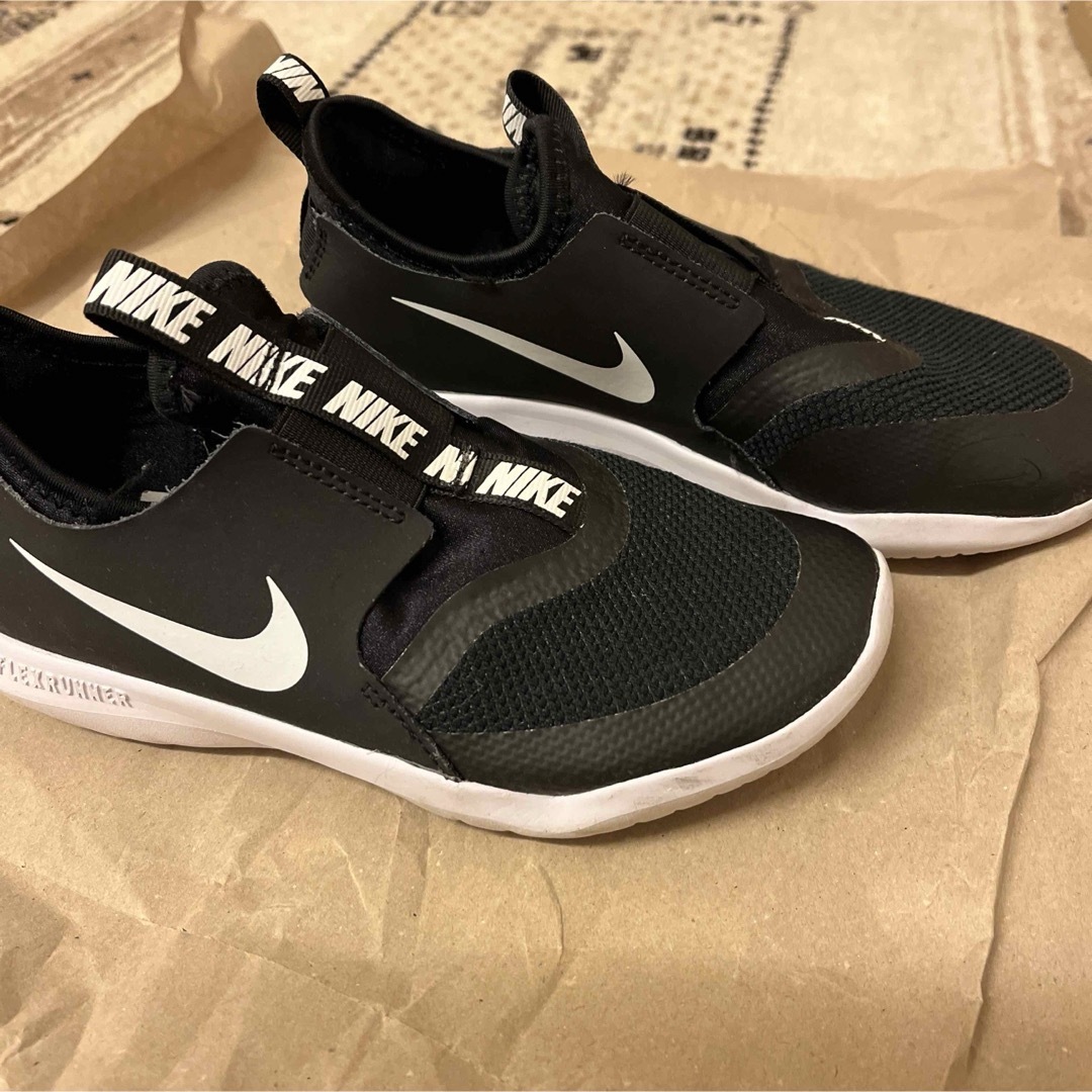 NIKE(ナイキ)のナイキ　フレックスランナー　22 キッズ/ベビー/マタニティのキッズ靴/シューズ(15cm~)(スニーカー)の商品写真