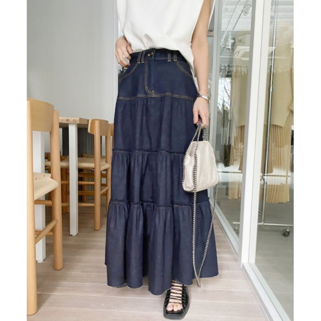 Ameri VINTAGE(アメリヴィンテージ)のAMERI DENIM TIERED SKIRT レディースのスカート(ロングスカート)の商品写真