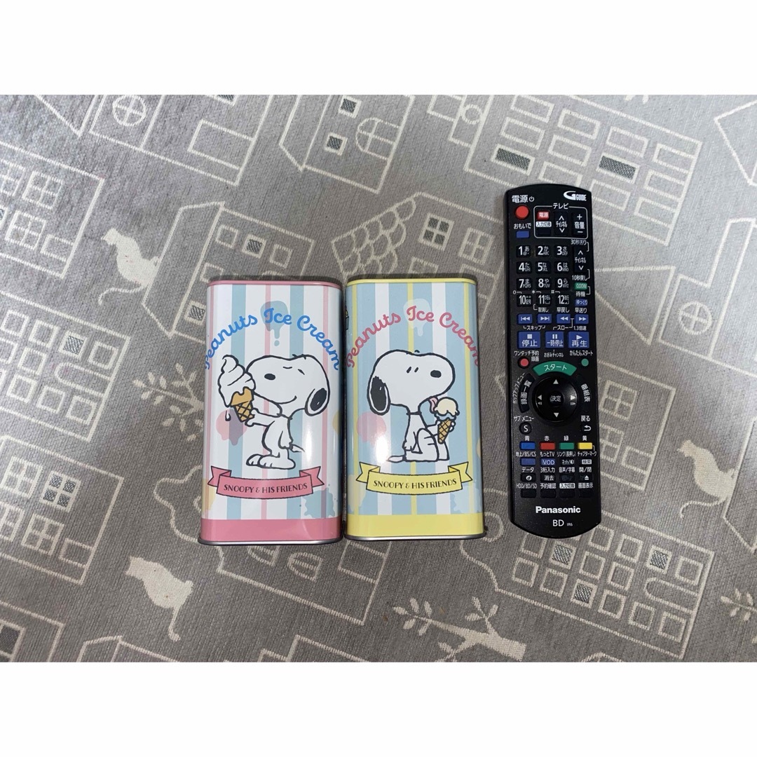 PEANUTS(ピーナッツ)の【美品】ユニバーサルスタジオジャパン　ピーナッツ　スヌーピー　缶 2セット エンタメ/ホビーのおもちゃ/ぬいぐるみ(キャラクターグッズ)の商品写真