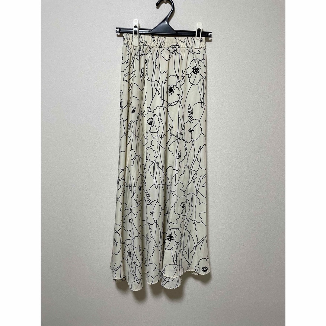 Bou Jeloud(ブージュルード)のブージュルード アートフラワー フレアスカート ｜ 花柄 スカート レディースのスカート(ロングスカート)の商品写真