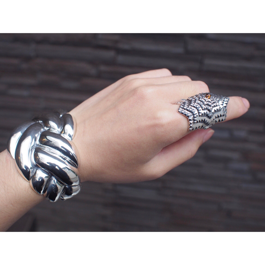 【NATURAL INSTINCT】Endless Knot Bangle メンズのアクセサリー(バングル/リストバンド)の商品写真