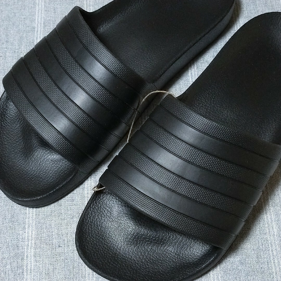 adidas(アディダス)の27.5cmアディダス　シャワーサンダル　アディレッタアクア　ブラック　スリッパ メンズの靴/シューズ(サンダル)の商品写真