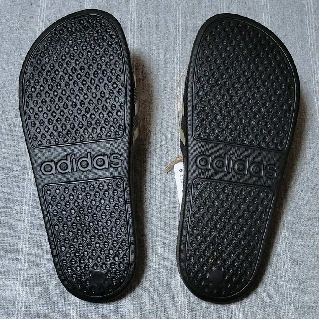 adidas(アディダス)の27.5cmアディダス　シャワーサンダル　アディレッタアクア　ブラック　スリッパ メンズの靴/シューズ(サンダル)の商品写真