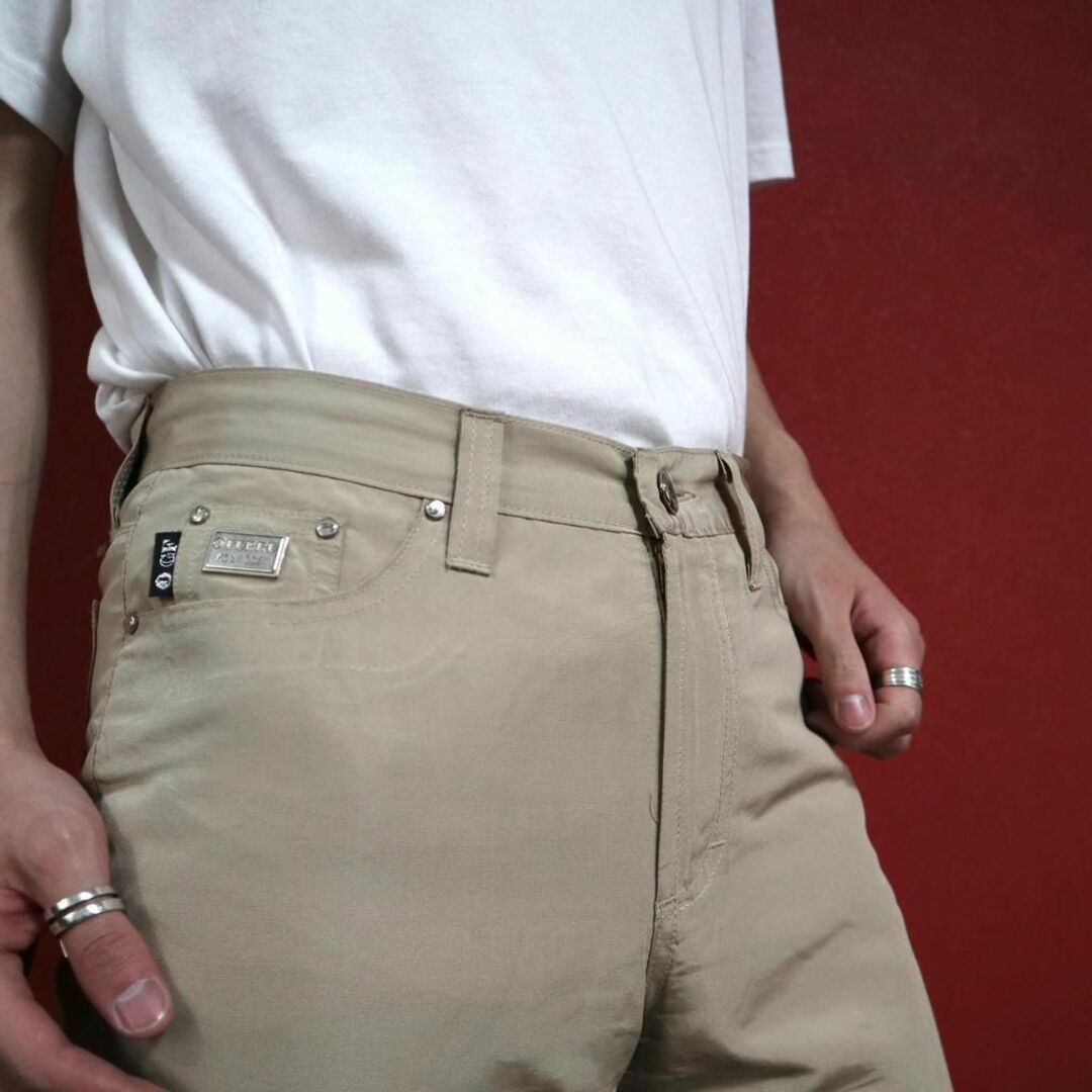 Gianfranco FERRE(ジャンフランコフェレ)の【極希少】GIANFRANCO FERRE メタルロゴデザイン パンツ メンズのパンツ(ワークパンツ/カーゴパンツ)の商品写真
