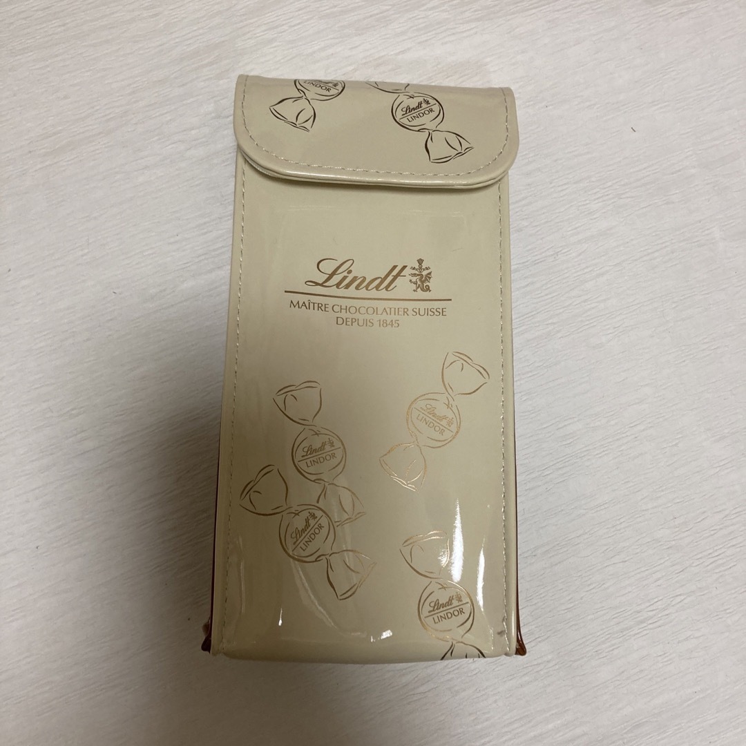 Lindt(リンツ)の未使用　Lindt リンツ　オリジナル保冷ポーチ レディースのファッション小物(ポーチ)の商品写真