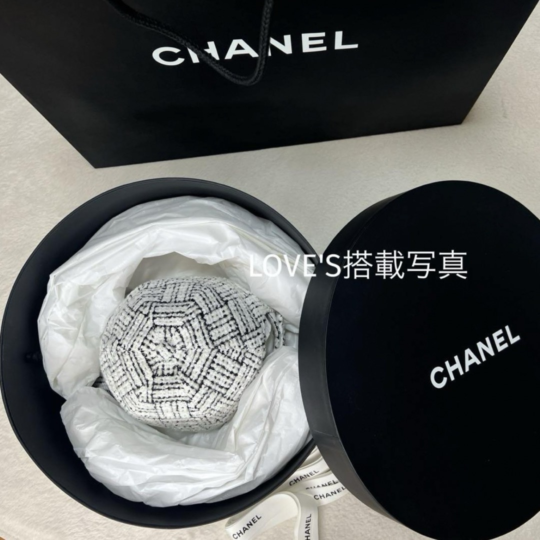 CHANEL(シャネル)のCHANEL 2023秋冬新作 ツイードスパンコールキャップ　新品未使用 レディースの帽子(キャップ)の商品写真