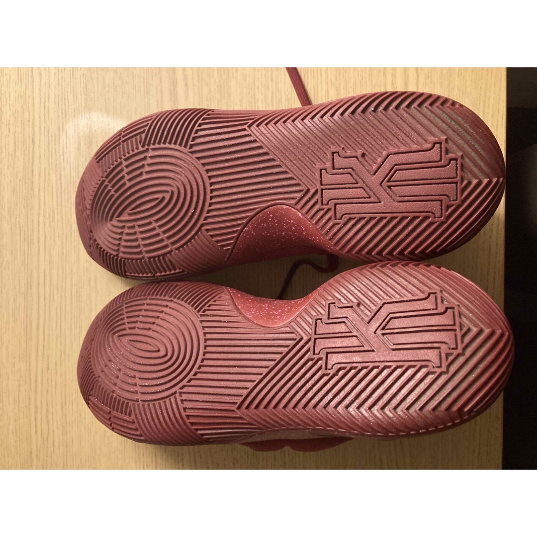 NIKE(ナイキ)のナイキ カイリー2 Red Velvet チケットのスポーツ(バスケットボール)の商品写真