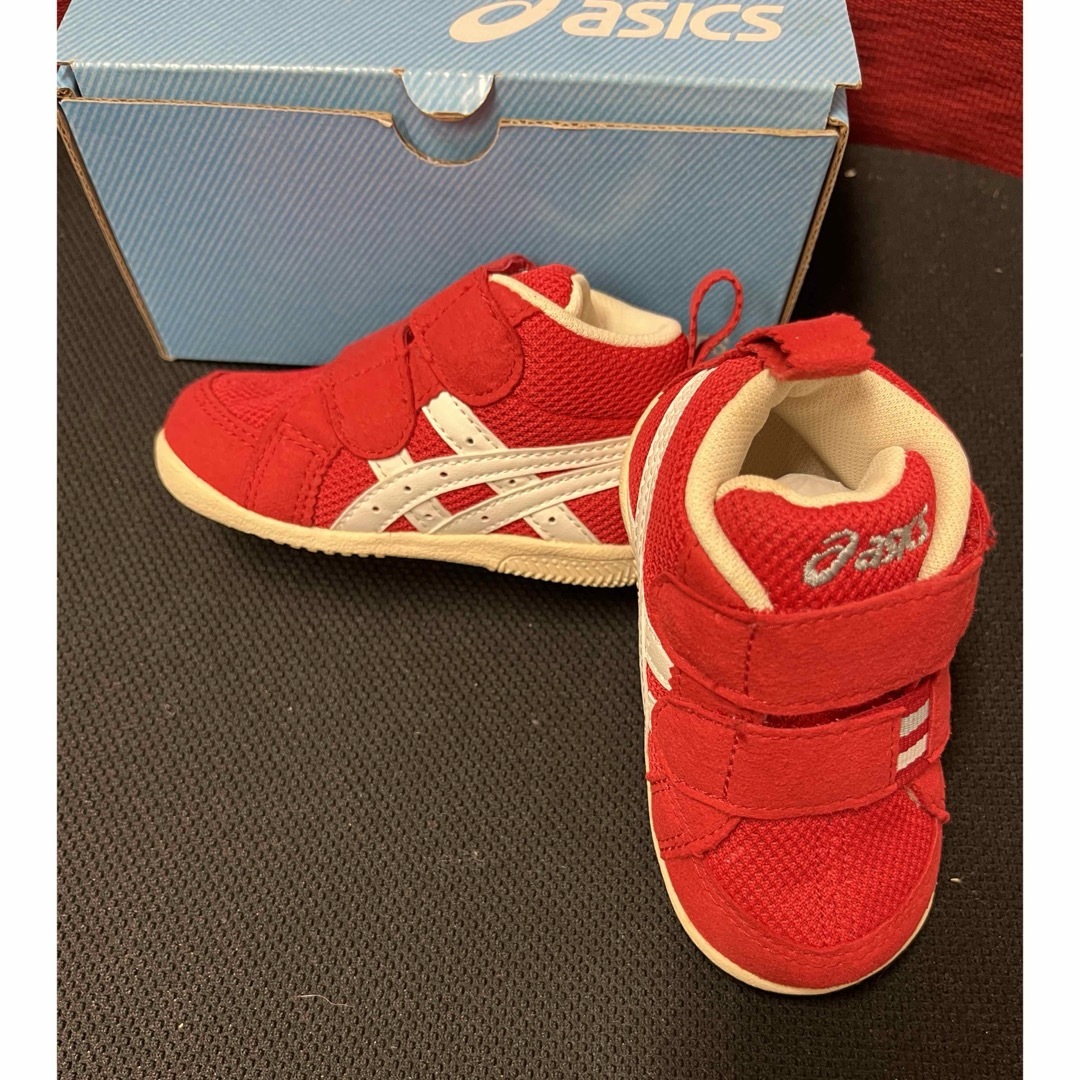 asics(アシックス)のアシックス　ベビーキッズ用シューズ　赤 サイズ12 未使用品 キッズ/ベビー/マタニティのベビー靴/シューズ(~14cm)(スニーカー)の商品写真