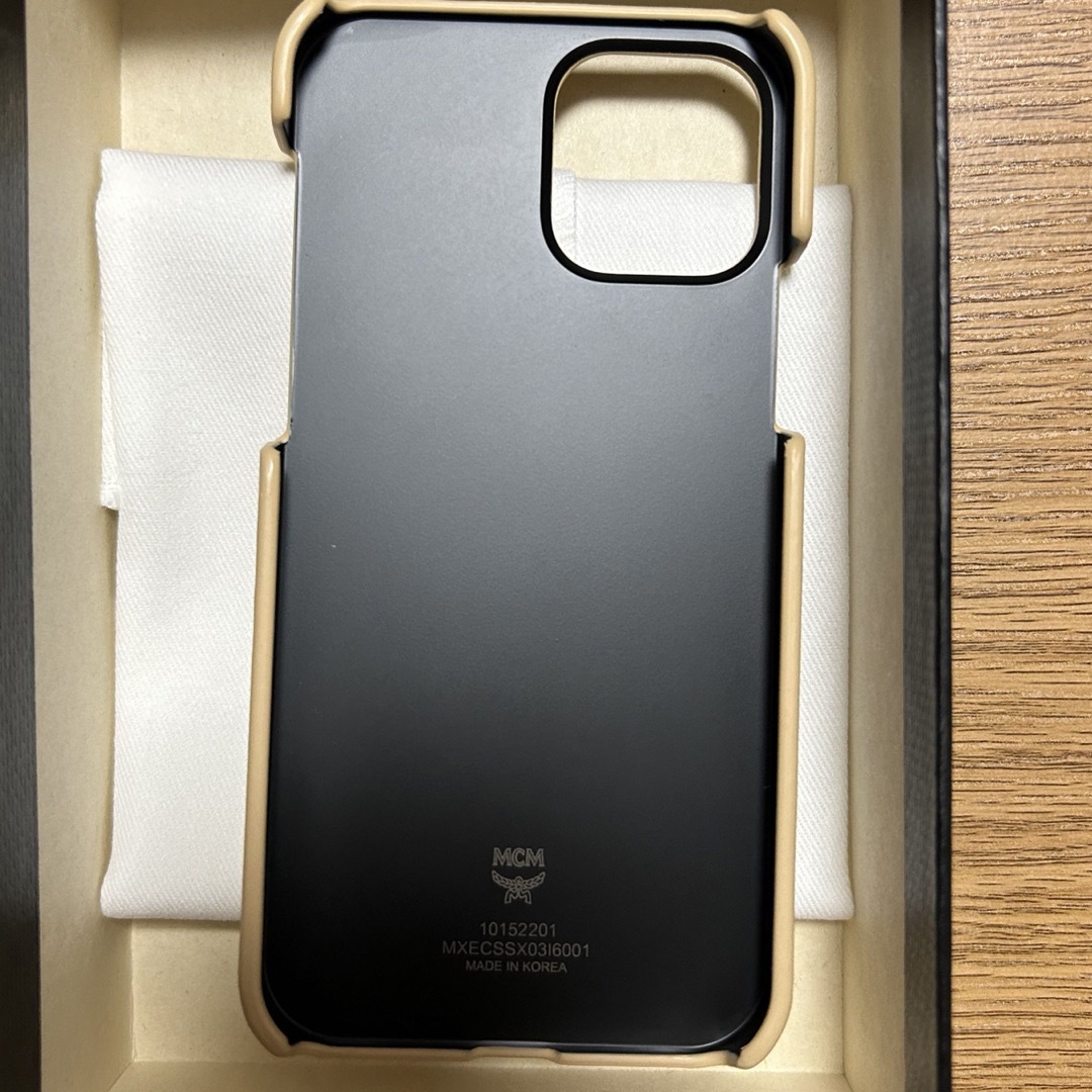 MCM(エムシーエム)のMCM   iPhone12/12proケース スマホ/家電/カメラのスマホアクセサリー(iPhoneケース)の商品写真