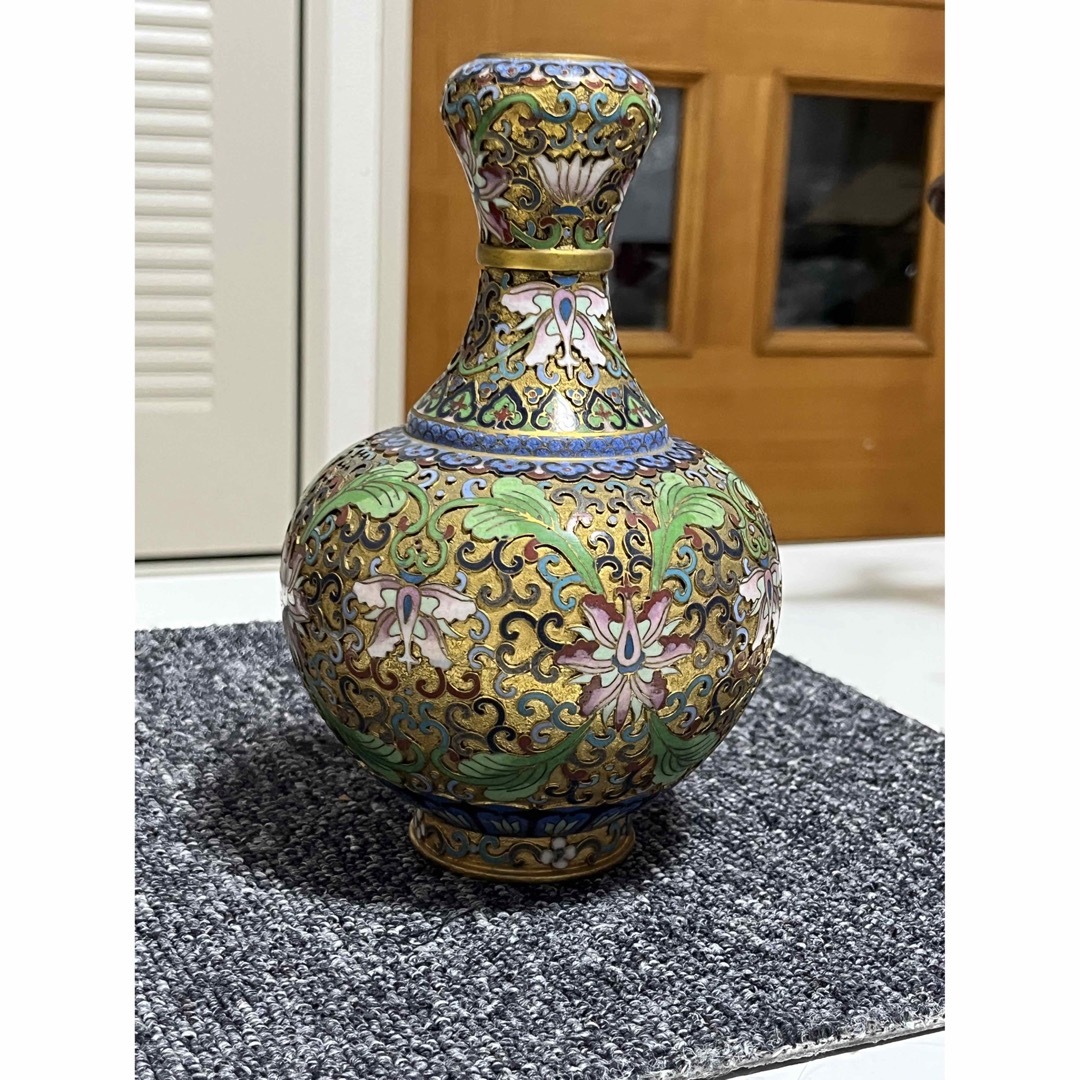 青白陶磁器の皿と花瓶セット すべっ 青白陶磁器の皿と花瓶セット すべっ