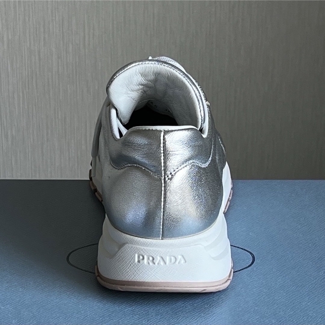 PRADA レザースニーカー シルバー PRADA レザースニーカー シルバー