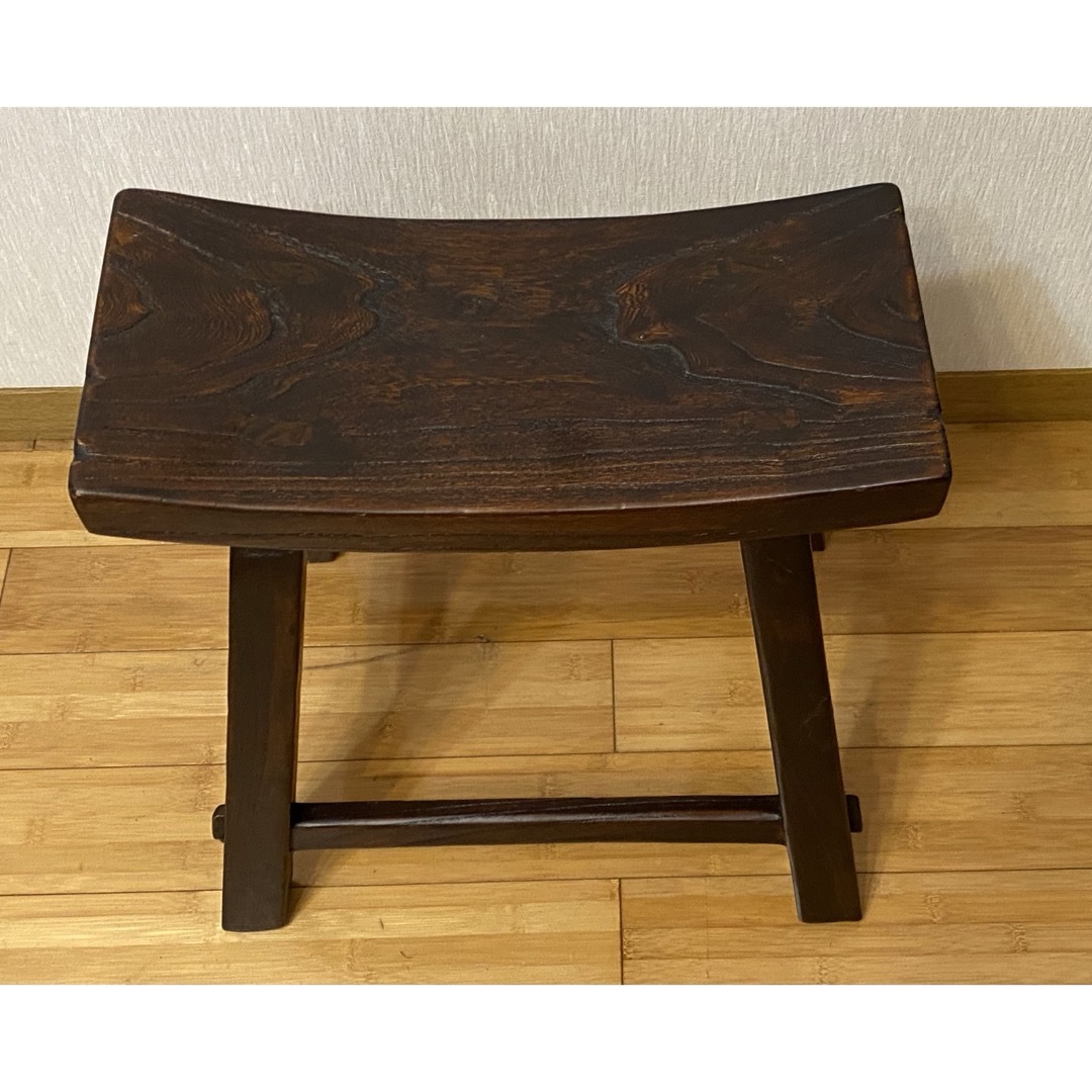 古民具　　アンティーク　古い木製凹ん面椅子になります インテリア/住まい/日用品の椅子/チェア(座椅子)の商品写真