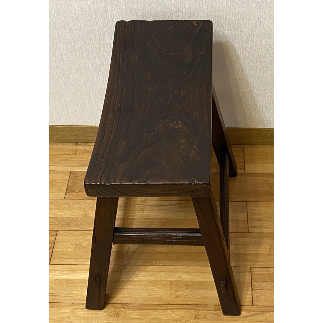 古民具　　アンティーク　古い木製凹ん面椅子になります インテリア/住まい/日用品の椅子/チェア(座椅子)の商品写真