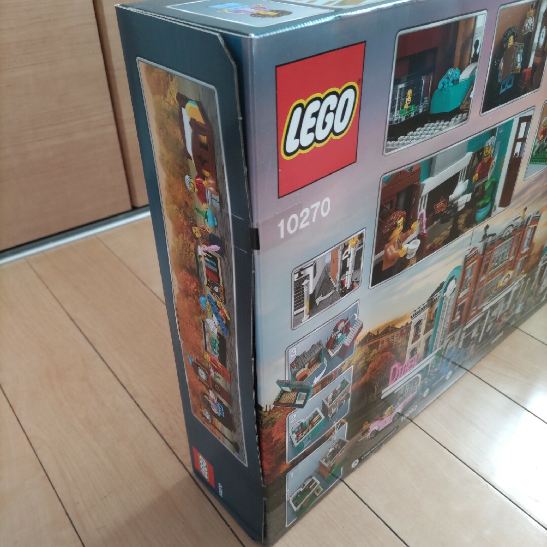 Lego(レゴ)のLEGO クリエイター エキスパート Bookshop 10270　レゴ　本屋 エンタメ/ホビーのおもちゃ/ぬいぐるみ(模型/プラモデル)の商品写真